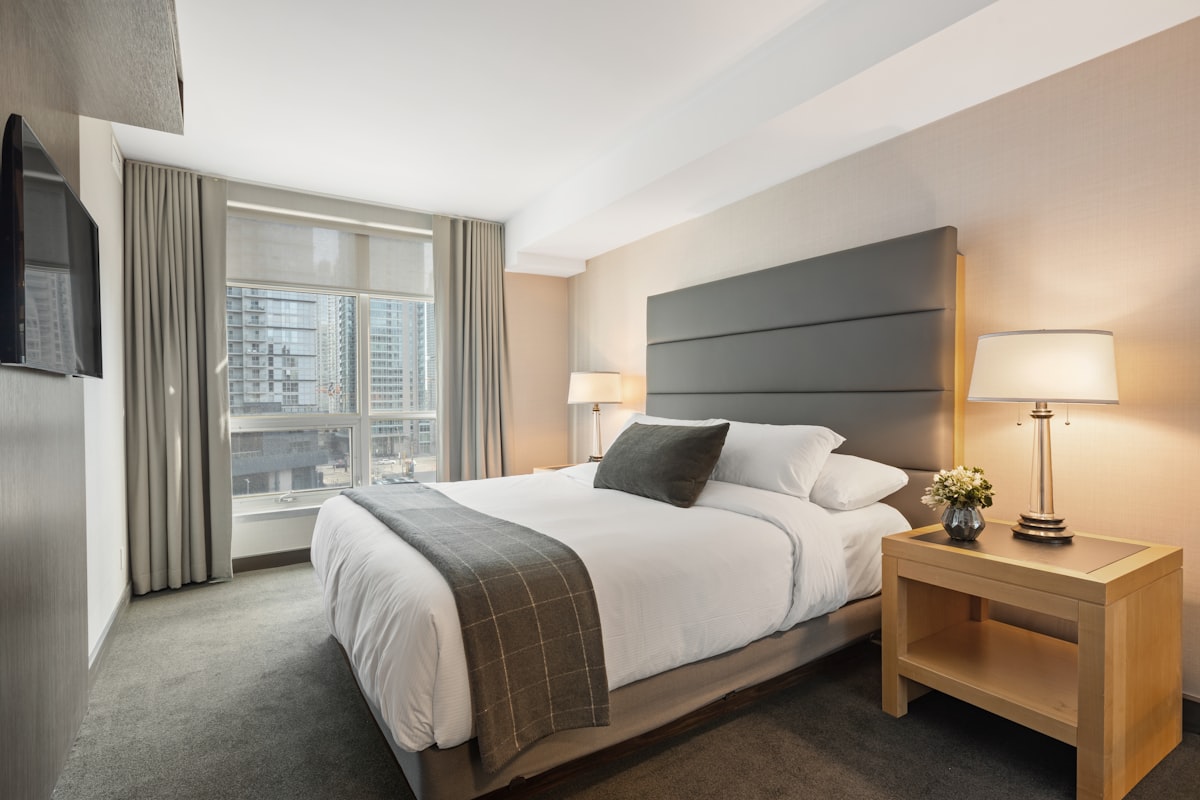 Smart guestroom climate management