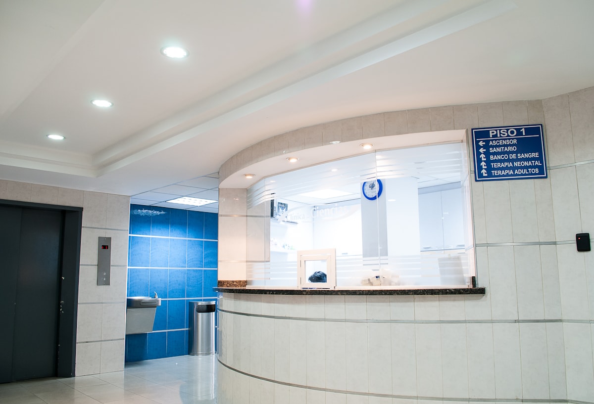 Nurse calling system at the patient bedside